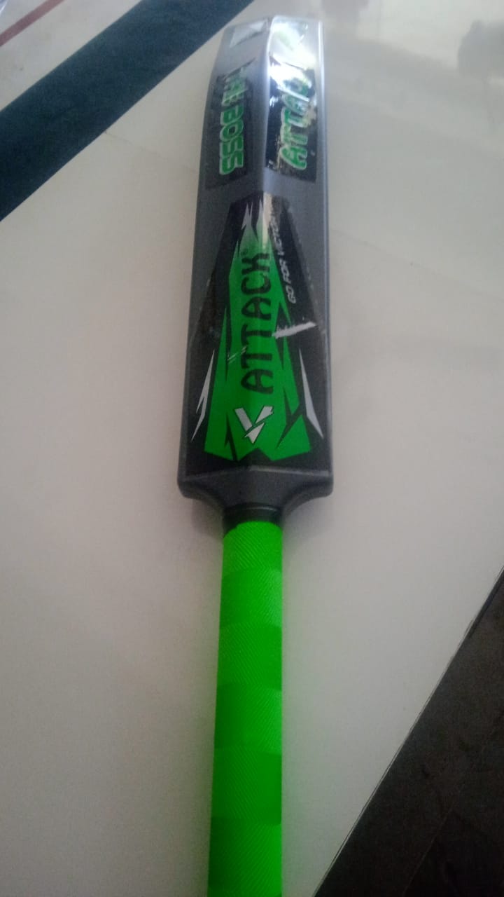 🏏 Attach The Boss – Cricket Plastic Bat